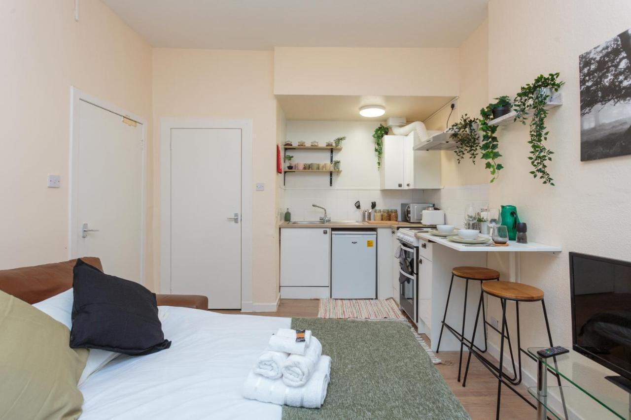 Cozy 1B Groundfloor - 8 Minute From City Centre Edimburgo Exterior foto
