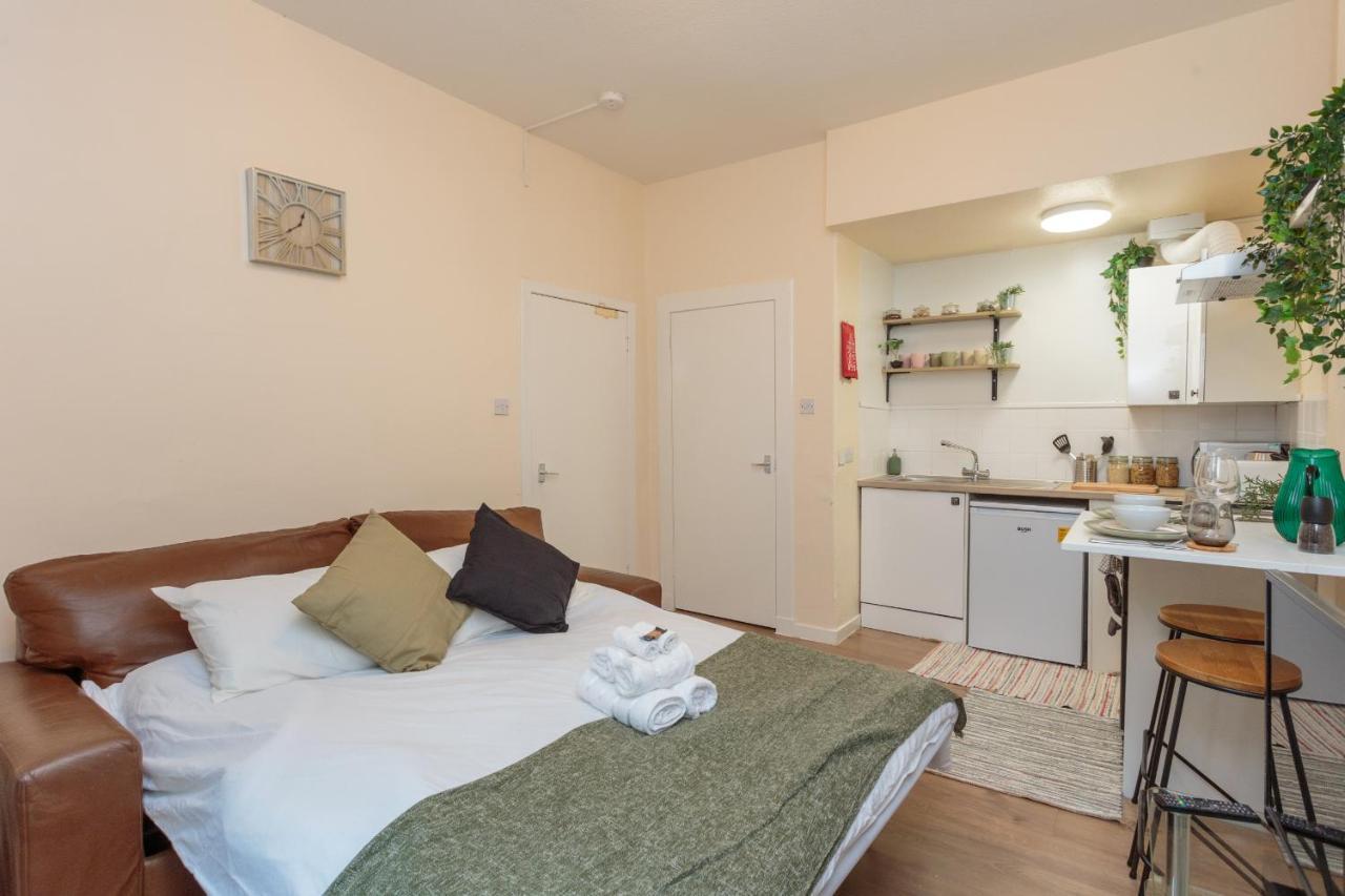 Cozy 1B Groundfloor - 8 Minute From City Centre Edimburgo Exterior foto