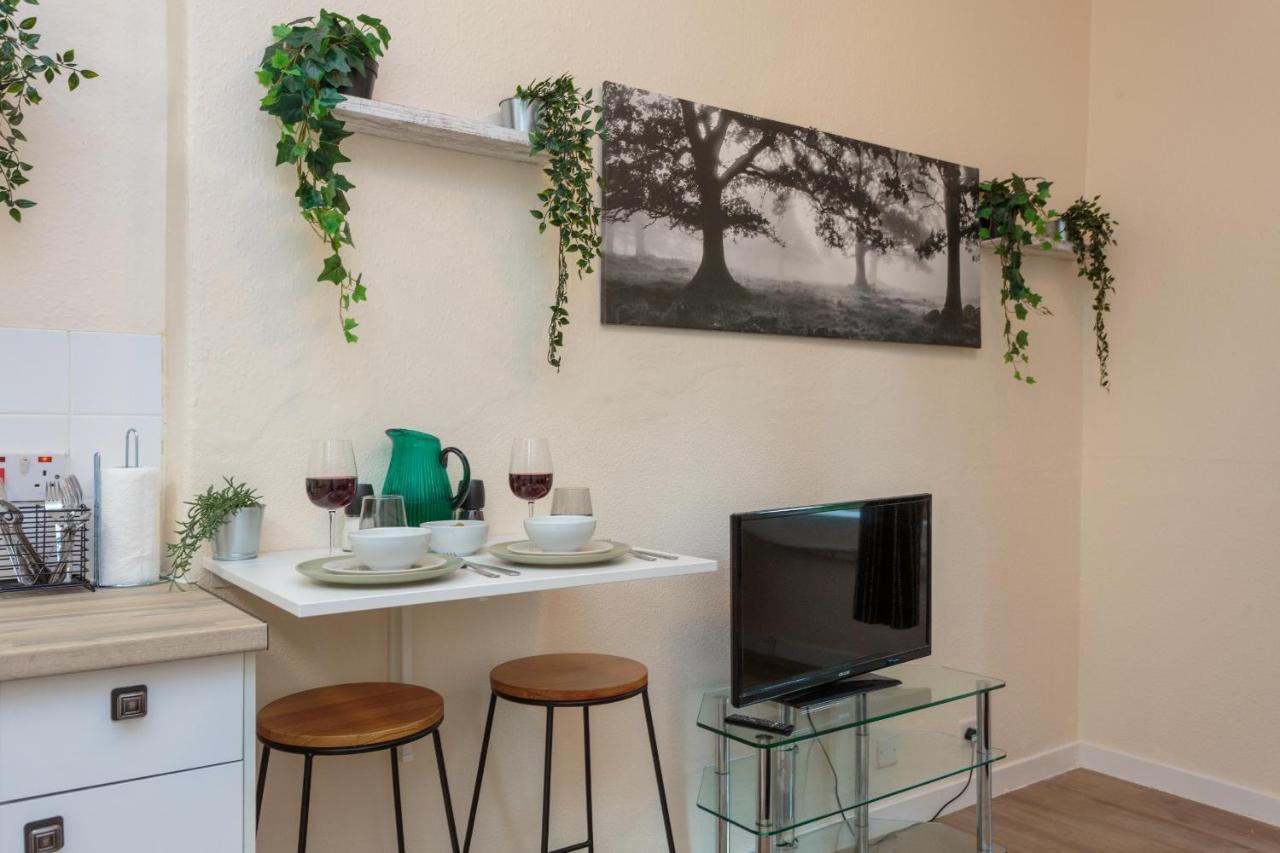 Cozy 1B Groundfloor - 8 Minute From City Centre Edimburgo Exterior foto